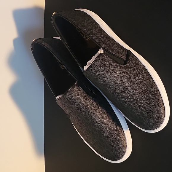 NWOB Michael Kors Slip on - Picture 1 of 4